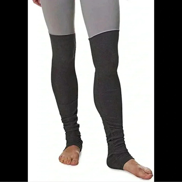 ALO Yoga Women’s Goddess Leggings - Picture 10 of 10